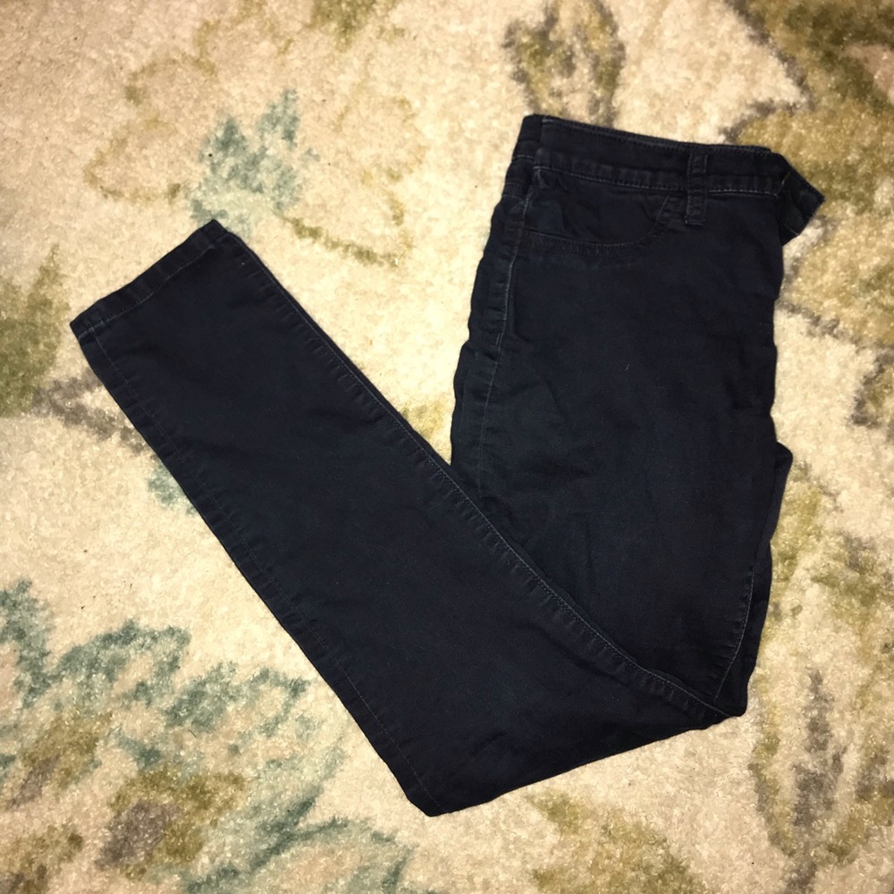 Dark wash skinny jeans. Great condition. Size 8